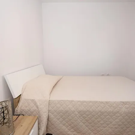 Mia's Place Corner * ティラナ