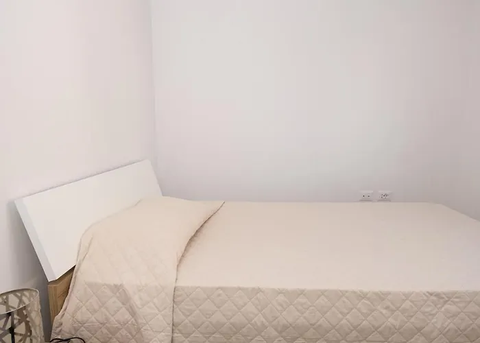 Mia's Place Corner * ティラナ